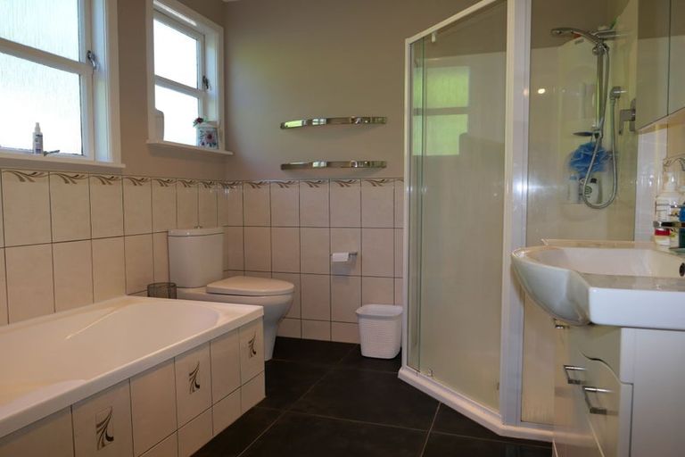 Photo of property in 75 Seaview Road, Paraparaumu Beach, Paraparaumu, 5032