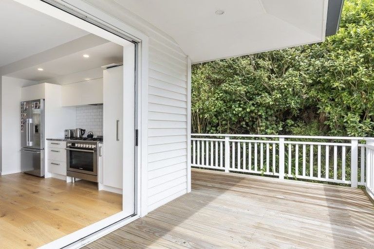 Photo of property in 56e Nicholson Road, Khandallah, Wellington, 6035