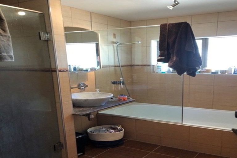 Photo of property in 1/147 Ocean View Road, Hillcrest, Auckland, 0627