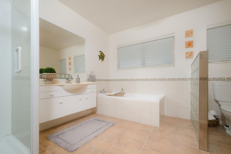 Photo of property in 30 San Bernadino Drive, Henderson, Auckland, 0612