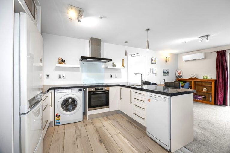 Photo of property in 9/16 Hutcheson Street, Sydenham, Christchurch, 8023