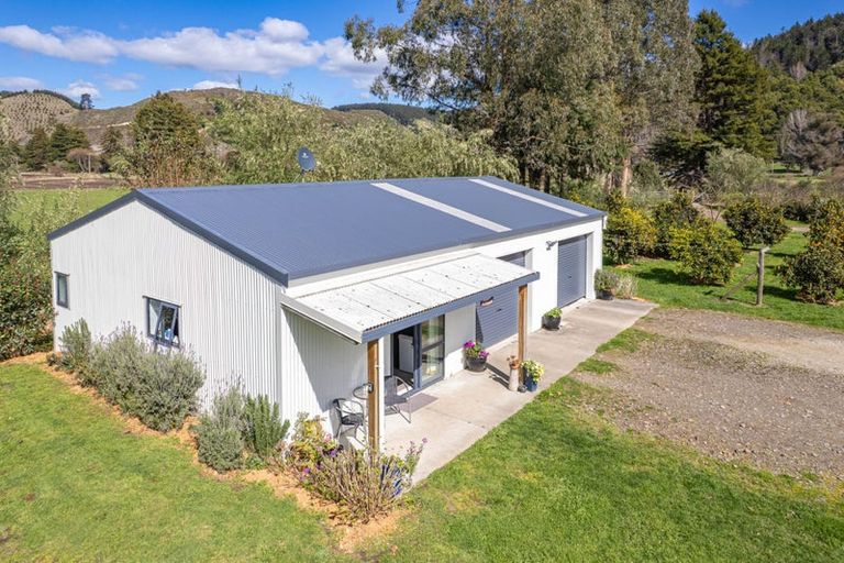 Photo of property in 394 Kaiwhaiki Road, Kaiwhaiki, Whanganui, 4575