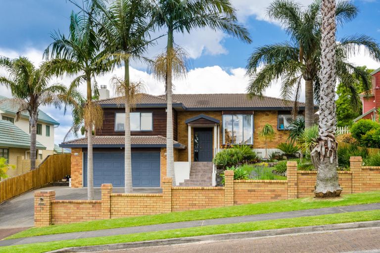 Photo of property in 30 San Bernadino Drive, Henderson, Auckland, 0612