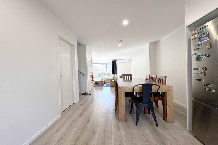 Photo of property in 6c Buisson Glade, West Harbour, Auckland, 0618