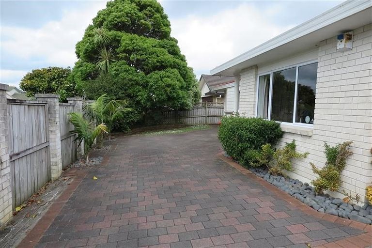 Photo of property in 1/72 Millhouse Drive, Northpark, Auckland, 2013