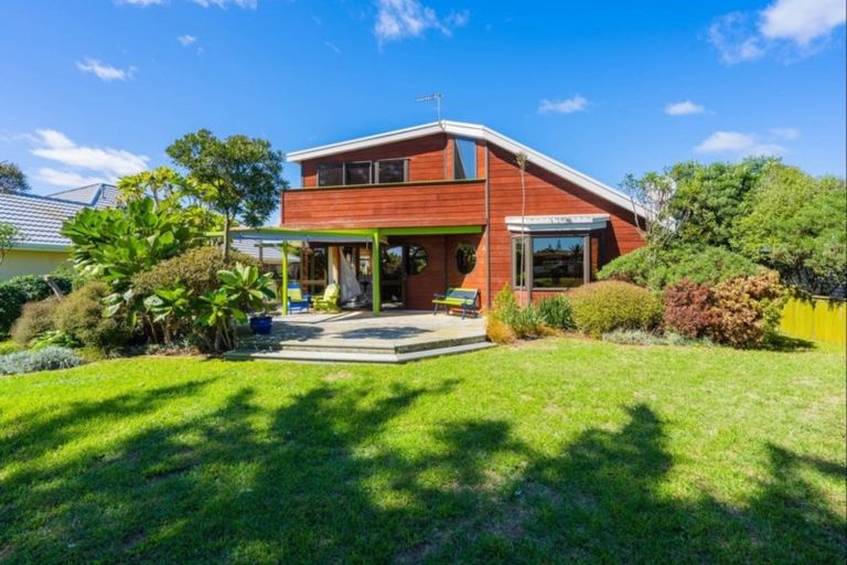 Photo of property in 23 Barrett Drive, Waikanae Beach, Waikanae, 5036