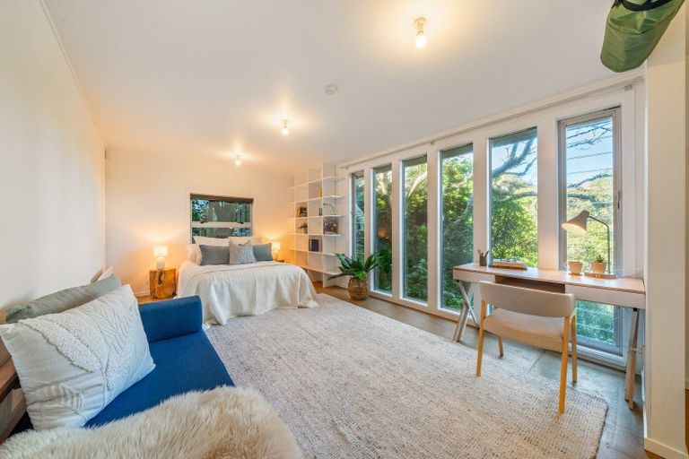 Photo of property in 100 Motuhara Road, Plimmerton, Porirua, 5026