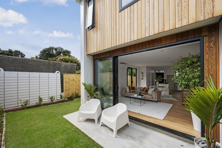 Photo of property in 16e Inglis Street, Seatoun, Wellington, 6022