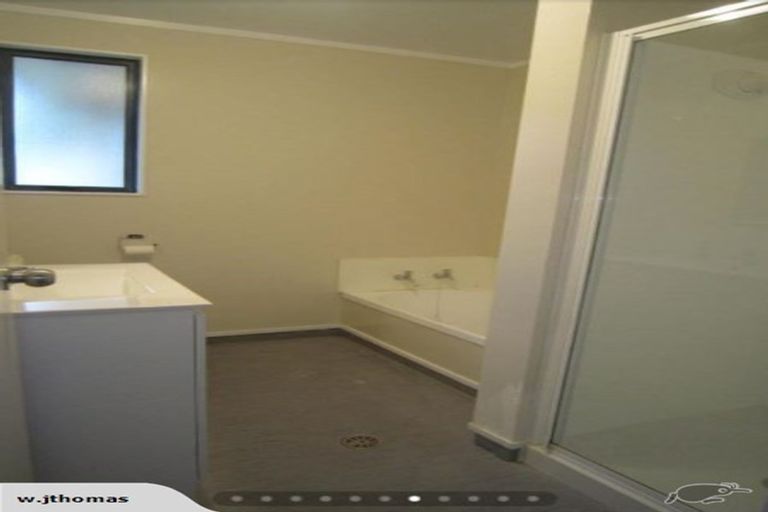 Photo of property in 46 San Valentino Drive, Henderson, Auckland, 0612