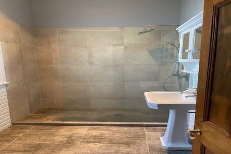 Photo of property in 33 Glencoe Road, Browns Bay, Auckland, 0630