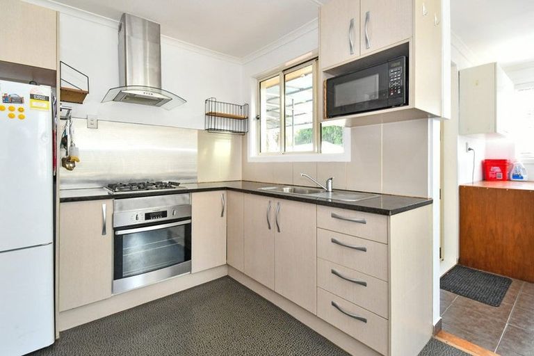 Photo of property in 8 Village Way, Ardmore, Papakura, 2582