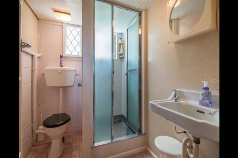 Photo of property in 21 Montana Avenue, Murrays Bay, Auckland, 0630