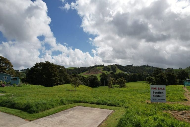 Photo of property in 18 Arahanga Road, Paparoa, 0571