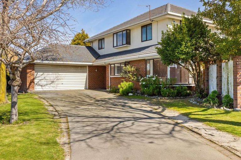 Photo of property in 13 Broadfell Avenue, Avonhead, Christchurch, 8042