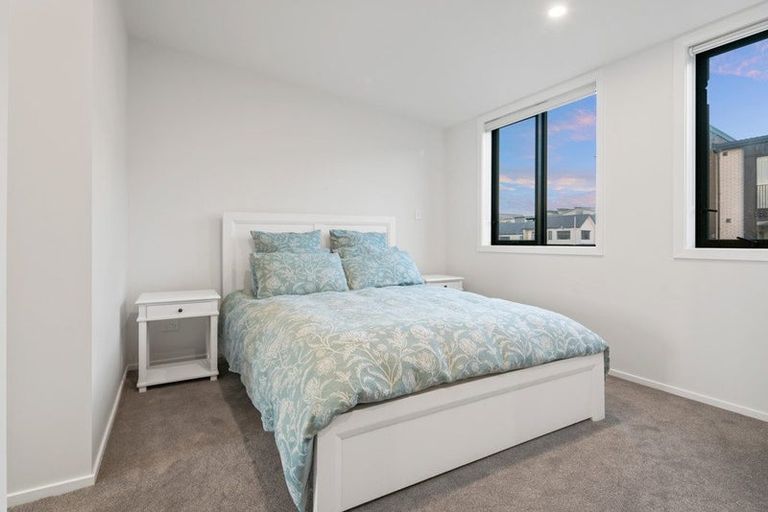 Photo of property in 10/19 Windlass Street, Long Bay, Auckland, 0630