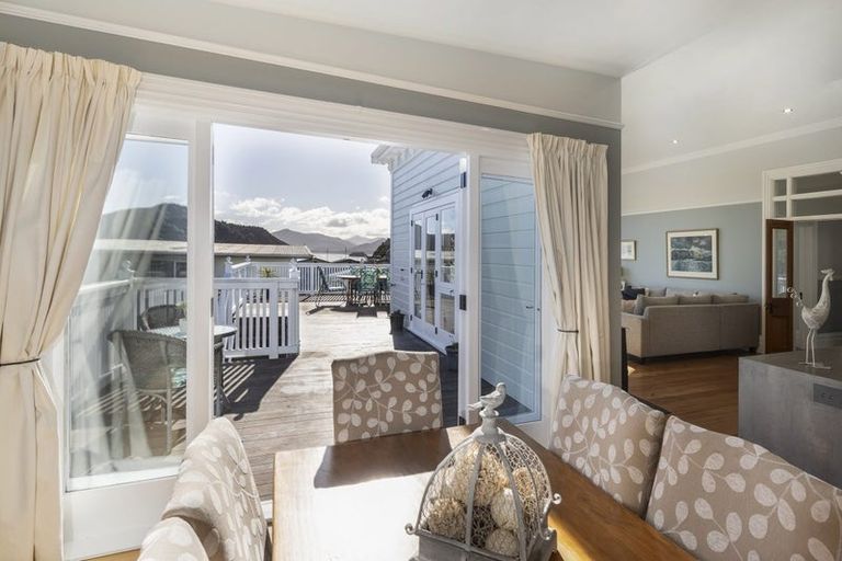 Photo of property in 5 Taranaki Street, Picton, 7220