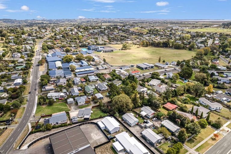 Photo of property in 2/137 Awaroa Road, Helensville, 0800