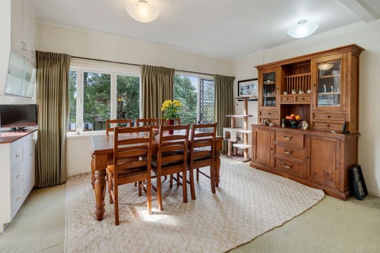 Photo of property in 67 Beach Road, Mellons Bay, Auckland, 2014