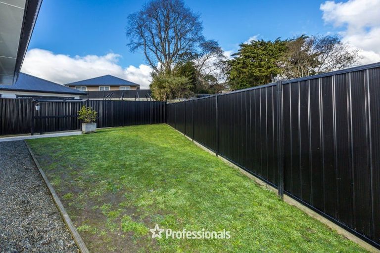 Photo of property in 5 Nikau Lane, Timberlea, Upper Hutt, 5018