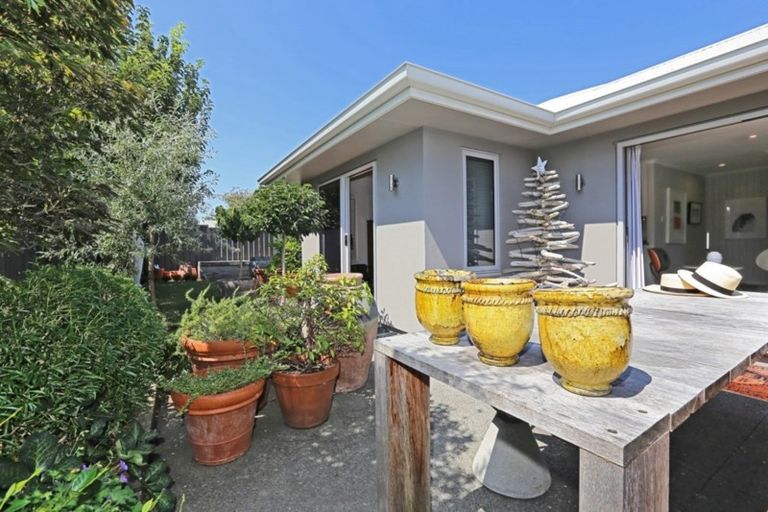 Photo of property in 48a Te Aute Road, Havelock North, 4130