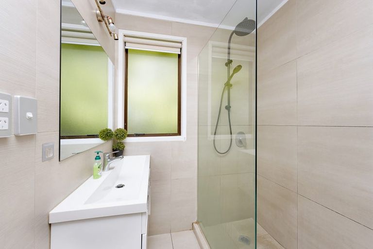 Photo of property in 35 Nile Road, Kelston, Auckland, 0602