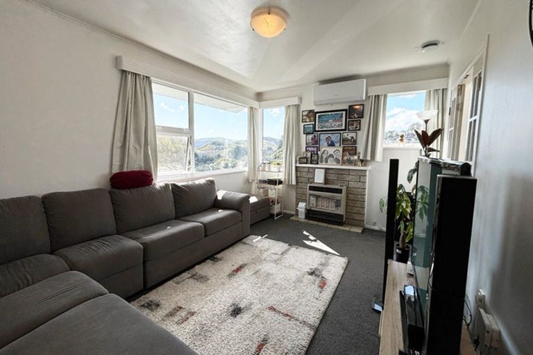 Photo of property in 32 Mark Avenue, Paparangi, Wellington, 6037