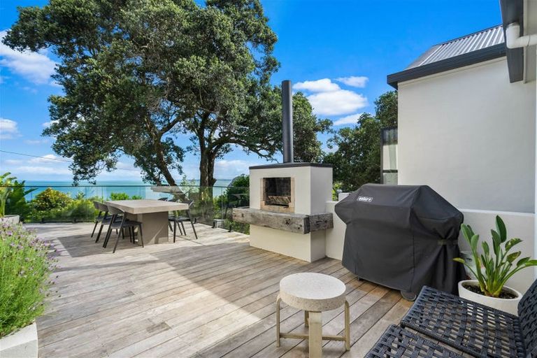 Photo of property in 10 Zita Avenue, Matakatia, Whangaparaoa, 0930