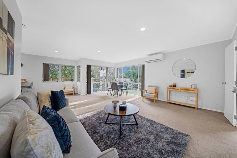 Photo of property in 2/105 Carnoustie Drive, Wattle Downs, Auckland, 2103