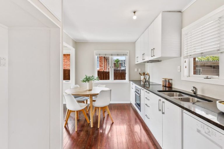 Photo of property in 12 Toru Street, Te Atatu Peninsula, Auckland, 0610