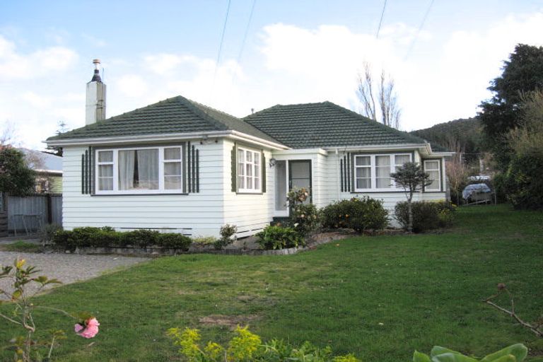 Photo of property in 76 Main Road, Wainuiomata, Lower Hutt, 5014
