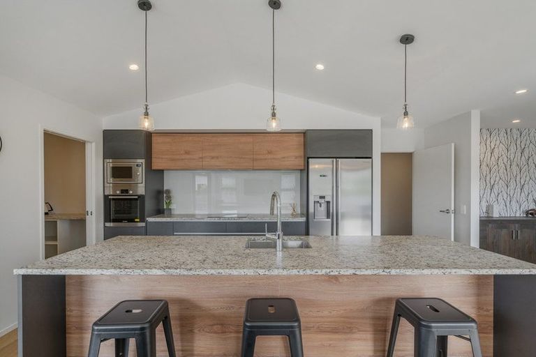 Photo of property in 10 Topping Place, Whitianga, 3510