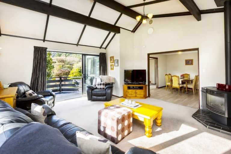 Photo of property in 2 Tapestry Grove, Silverstream, Upper Hutt, 5019