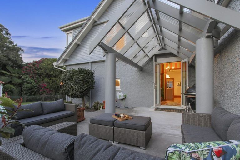 Photo of property in 32 Barrett Street, Westown, New Plymouth, 4310