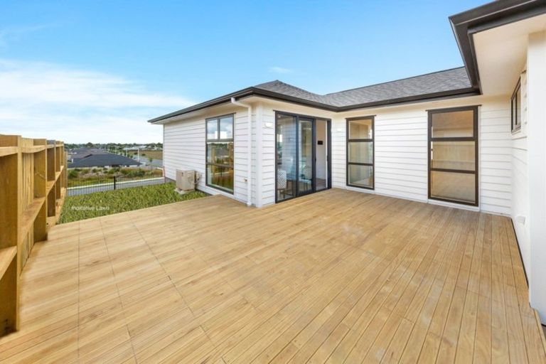 Photo of property in 41 Pakaraka Drive, Papakura, 2110