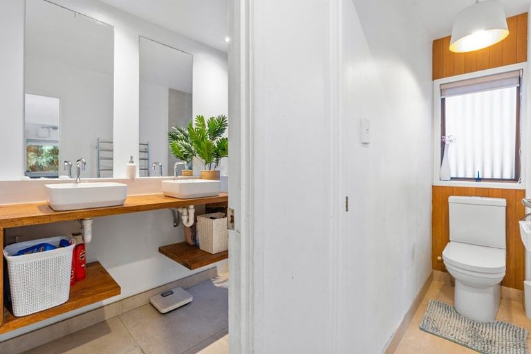 Photo of property in 1/813 East Coast Road, Northcross, Auckland, 0630