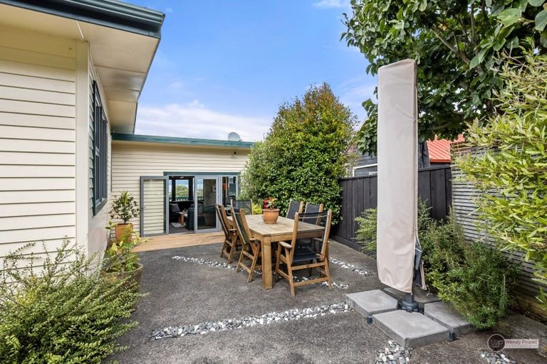 Photo of property in 30 Pekanga Road, Normandale, Lower Hutt, 5010