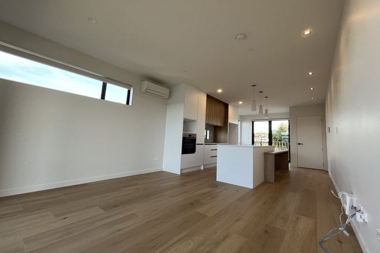 Photo of property in 13 Heketara Way, Massey, Auckland, 0614