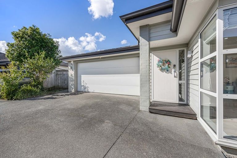 Photo of property in 10 Reno Way, Flat Bush, Auckland, 2016