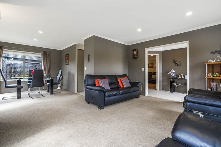 Photo of property in 17 Cranmer Close, Rototuna North, Hamilton, 3210