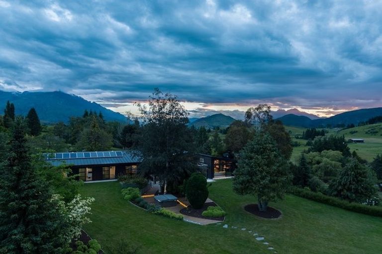 Photo of property in 27 Mooney Road, Speargrass Flat, Queenstown, 9371