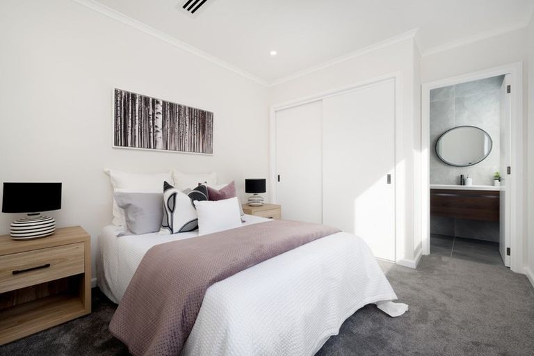 Photo of property in 15a The Parade, Bucklands Beach, Auckland, 2012