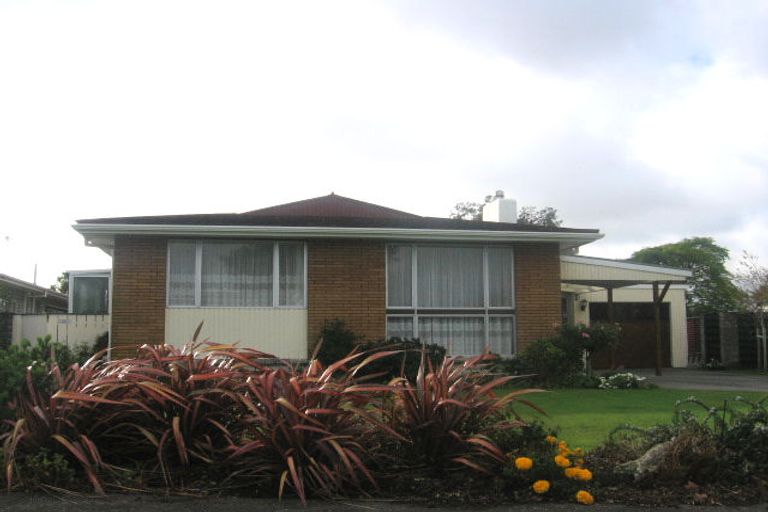 Photo of property in 15 Hollows Crescent, Takaro, Palmerston North, 4412