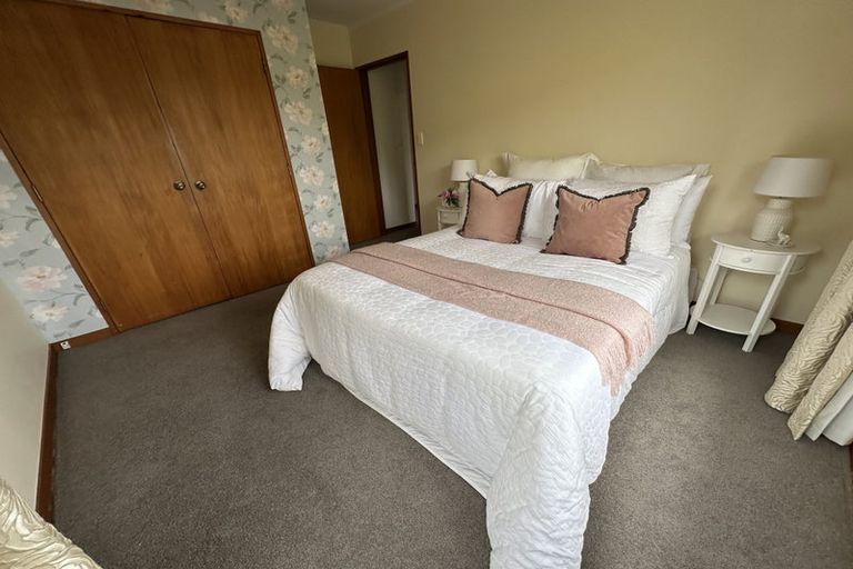 Photo of property in 5 Thatcher Crescent, Crofton Downs, Wellington, 6035