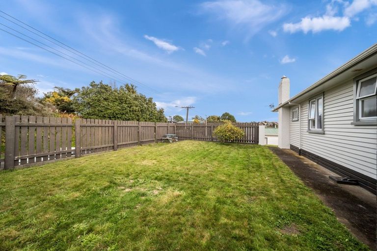 Photo of property in 1 Endeavour Street, Marfell, New Plymouth, 4310