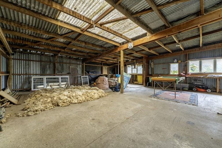 Photo of property in 72 Timaru Road, Waimate, 7924