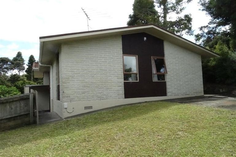 Photo of property in 23 Heaton Grove, Chatswood, Auckland, 0626