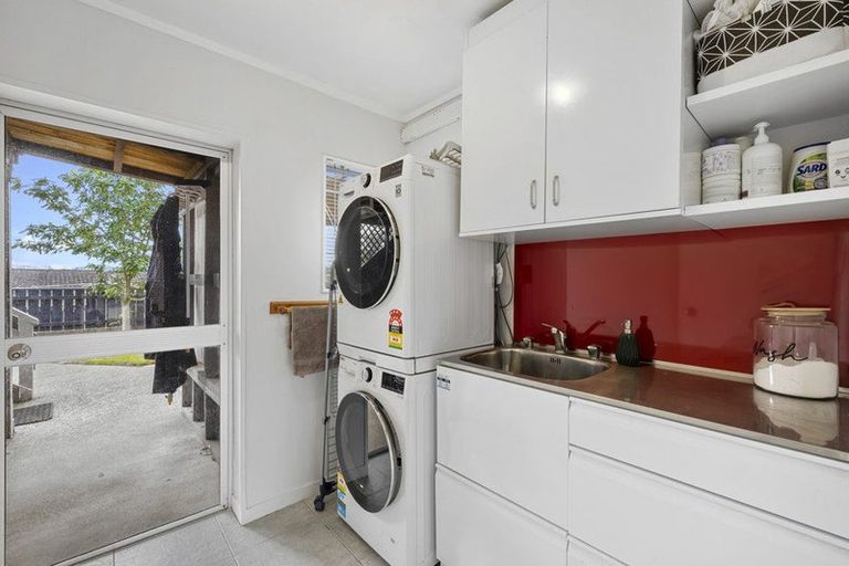 Photo of property in 11 Virginia Place, Whalers Gate, New Plymouth, 4310