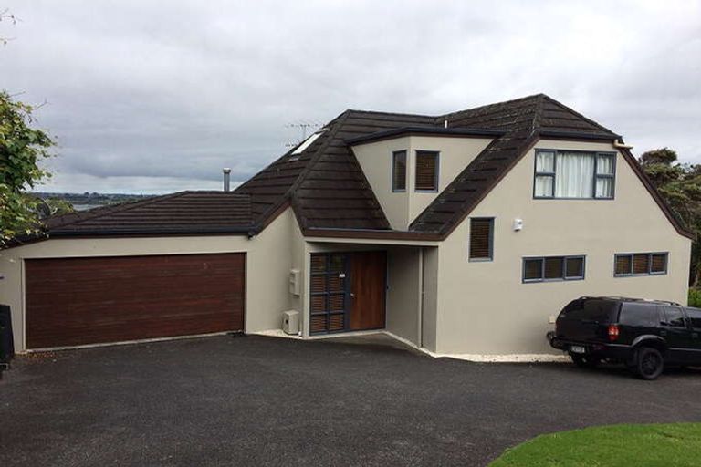 Photo of property in 2/79 Island Road, Beach Haven, Auckland, 0626