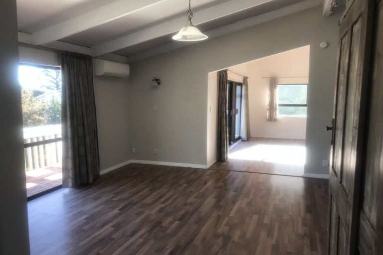 Photo of property in 17 Poplar Road, Stanmore Bay, Whangaparaoa, 0932