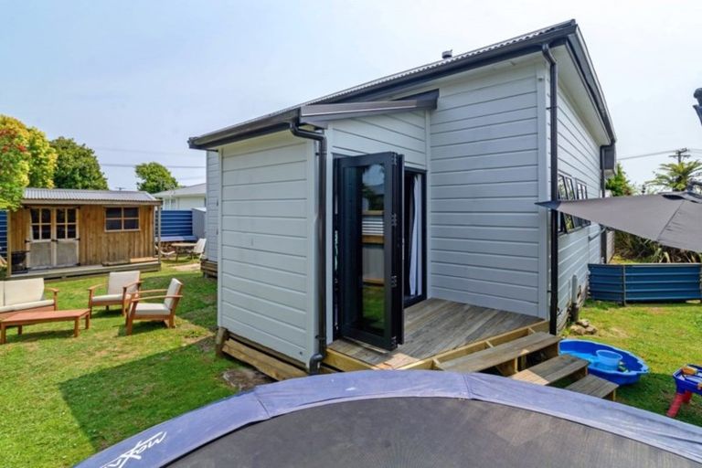 Photo of property in 16 Charles Road, Hannahs Bay, Rotorua, 3010